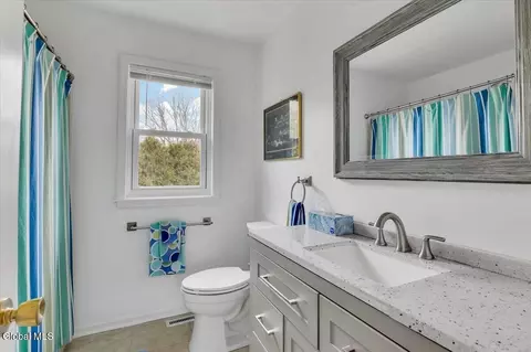 Bath - 33 Harwick Dr, Glenmont, NY 12077 photo 3 of 3