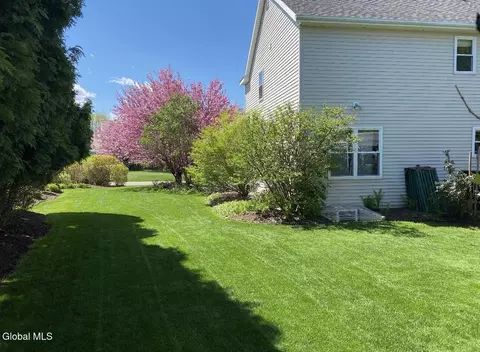 Exterior - 33 Harwick Dr, Glenmont, NY 12077 photo 6 of 9