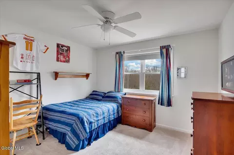 Bedroom - 33 Harwick Dr, Glenmont, NY 12077 photo 3 of 4