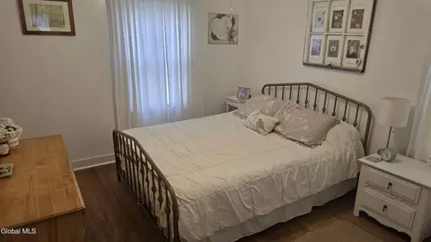Bedroom - 35 Eastholm Rd, Schenectady, NY 12304 photo 2 of 2