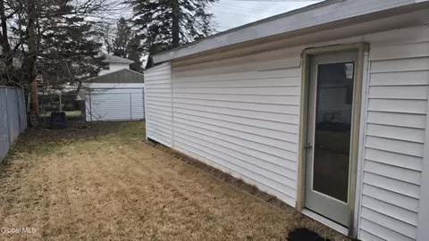 Exterior - 35 Eastholm Rd, Schenectady, NY 12304 photo 2 of 3