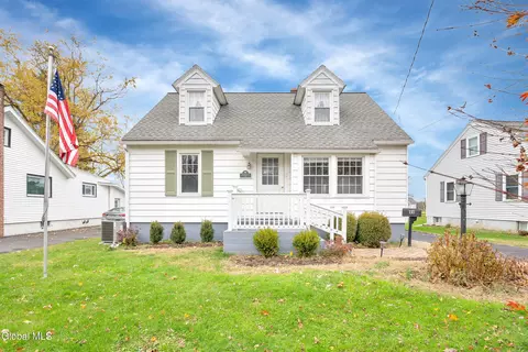 49 Van Dyck St, Coxsackie, NY 12051