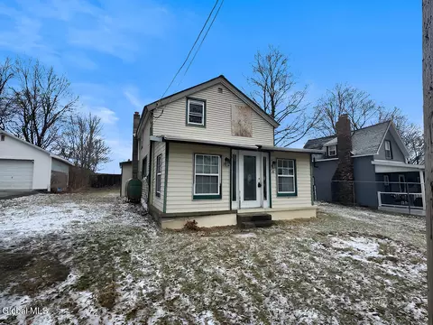 6 Center St, Stillwater, NY 12170
