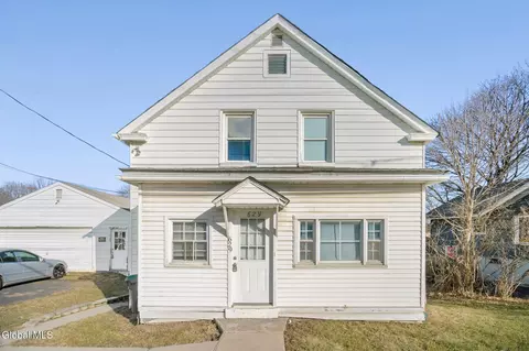 629 Hoosick Rd, Troy, NY 12180