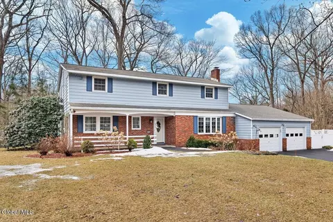 23 Glenwood Dr, Ballston Lake, NY 12019