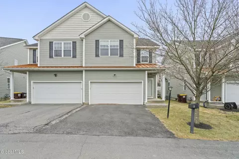 8 Amalia Ln, Rensselaer, NY 12144