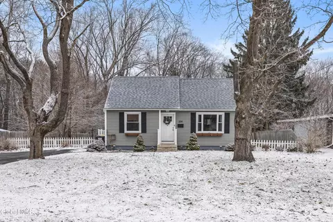 204 Heckeler Dr, Glenville, NY 12302