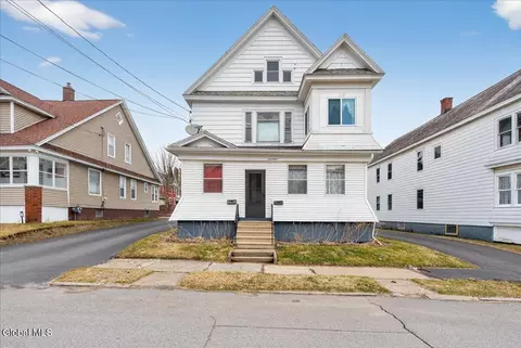 17 Hawk St, Amsterdam, NY 12010
