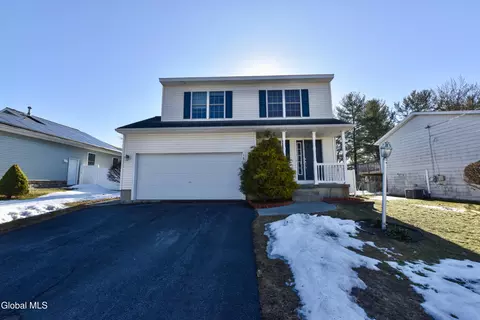 16 Red Oak Dr, Scotia, NY 12302