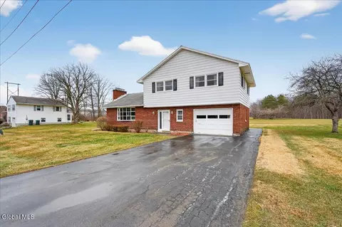 15 Hewitt St, Mechanicville, NY 12118