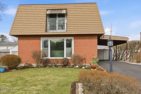 30 Hopewell St, Albany, NY 12208