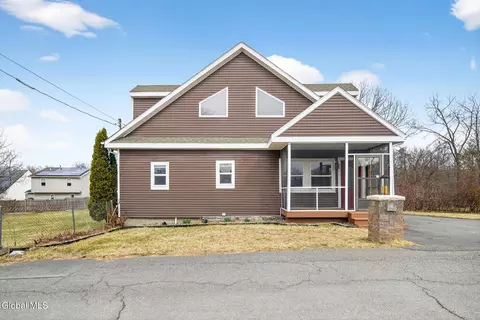 3 Newbury St, Rensselaer, NY 12144