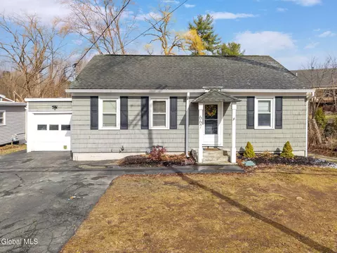 667 Feura Bush Rd, Delmar, NY 12054