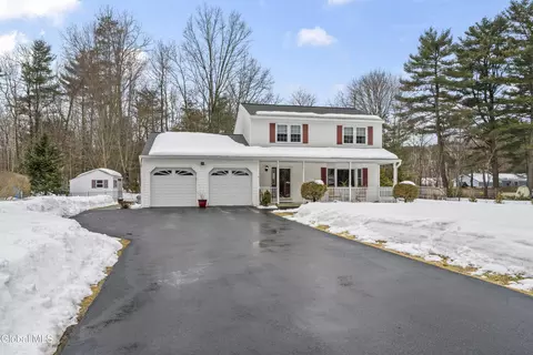 4 Queen Diana Ln, Queensbury, NY 12804
