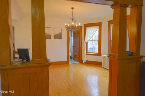 Dining - 11 Washington Rd, Schenectady, NY 12302 photo 1 of 3
