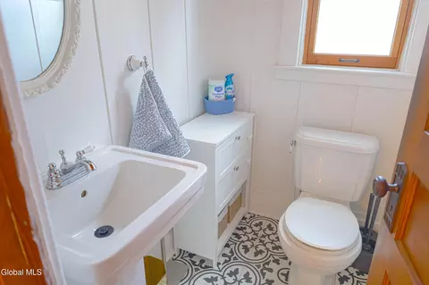 Bath - 11 Washington Rd, Schenectady, NY 12302 photo 1 of 3
