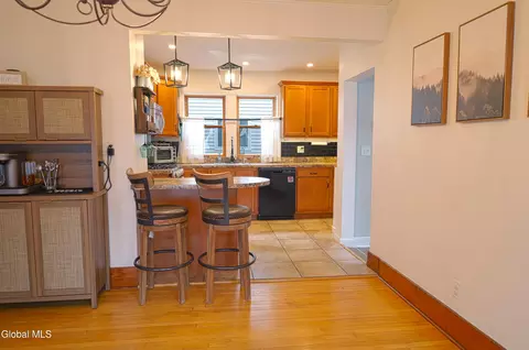 Dining - 11 Washington Rd, Schenectady, NY 12302 photo 2 of 3