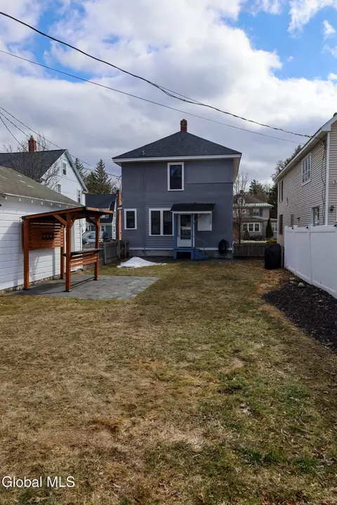 Exterior - 11 Washington Rd, Schenectady, NY 12302 photo 3 of 5