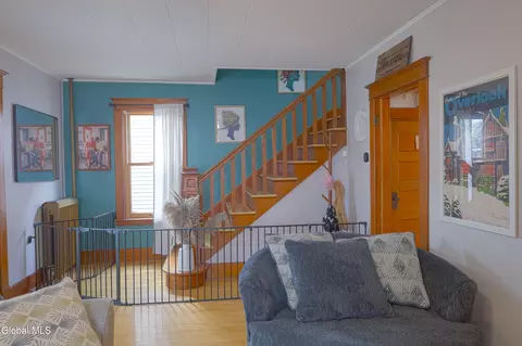 Living - 11 Washington Rd, Schenectady, NY 12302 photo 1 of 2