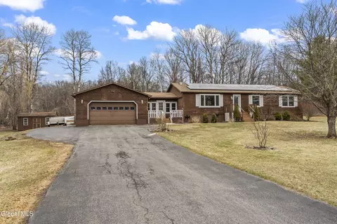 1128 Green Corners Rd, Amsterdam, NY 12010
