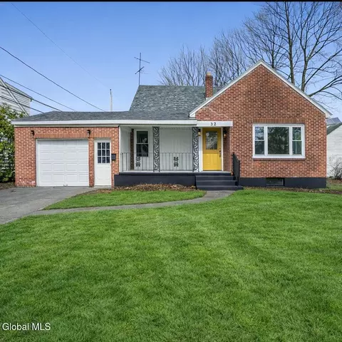 32 Priscilla Ln, Schenectady, NY 12306