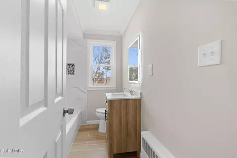 Bath - 32 Priscilla Ln, Schenectady, NY 12306 photo 1 of 4