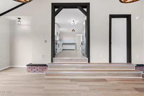 Entry Way - 32 Priscilla Ln, Schenectady, NY 12306 photo 2 of 6