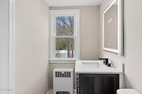 Bath - 32 Priscilla Ln, Schenectady, NY 12306 photo 4 of 4