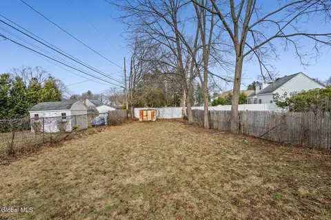 Exterior - 32 Priscilla Ln, Schenectady, NY 12306 photo 4 of 5