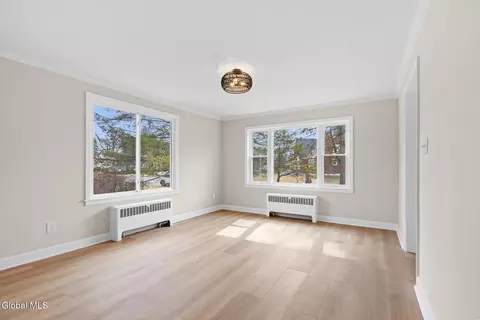 Living - 32 Priscilla Ln, Schenectady, NY 12306 photo 3 of 9