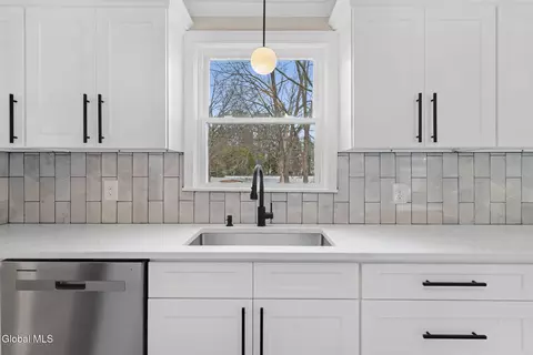 Kitchen - 32 Priscilla Ln, Schenectady, NY 12306 photo 2 of 4