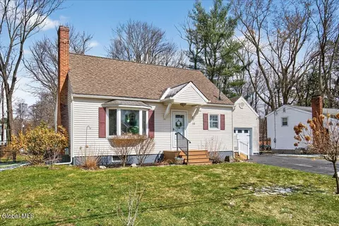 19 Fredericks Rd, Glenville, NY 12302
