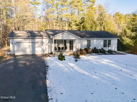 83 Fenway Dr, Lake Luzerne, NY 12846
