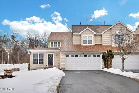 1003 Sterling Ridge Dr, Rensselaer, NY 12144