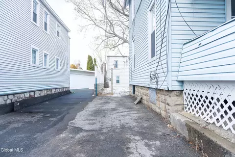 Exterior - 6 Harvard St, Schenectady, NY 12304 photo 3 of 4