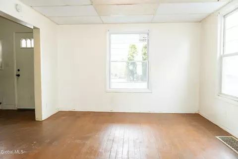 Living - 6 Harvard St, Schenectady, NY 12304 photo 2 of 2