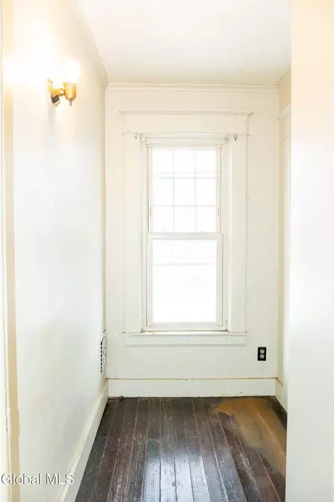Entry Way - 6 Harvard St, Schenectady, NY 12304 photo 2 of 3