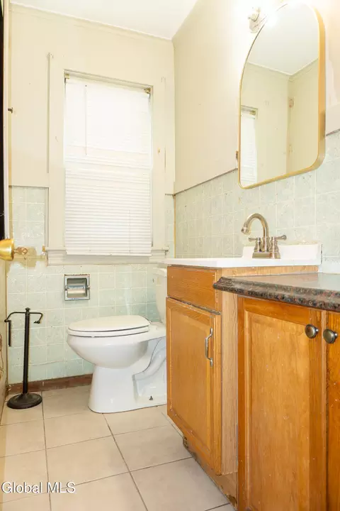 Bath - 6 Harvard St, Schenectady, NY 12304 photo 1 of 2