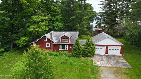 5518 Crooked St, Broadalbin, NY 12025
