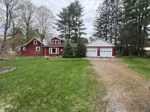 5518 Crooked St, Broadalbin, NY 12025