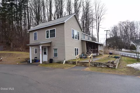 460 Cold Spring Rd, Saratoga Springs, NY 12866