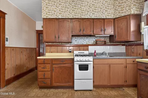 Kitchen - 1114 Forest Rd, Schenectady, NY 12303 photo 5 of 7