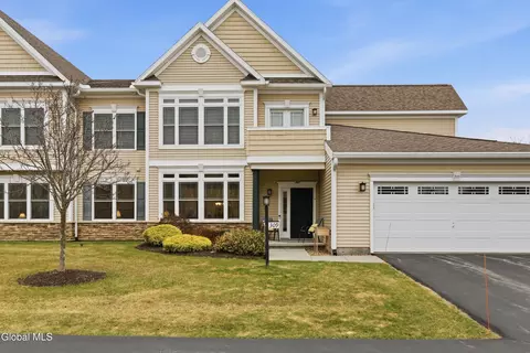 309 Lois Ln, Schenectady, NY 12304