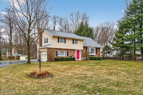 10 Denkers Dr, Ballston Lake, NY 12019