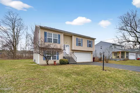 1210 Vine St, Watervliet, NY 12189