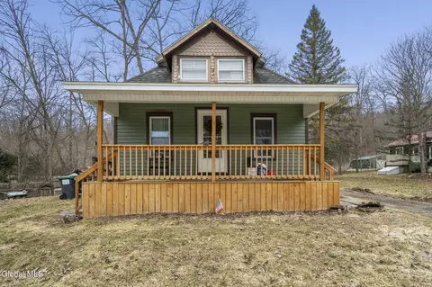 894 Noonan Rd, Amsterdam, NY 12070