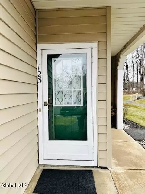 123 Hampton Place Blvd, Troy, NY 12180