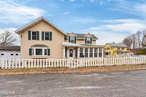 1 Nixon St, Hoosick Falls, NY 12090