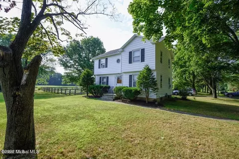 642 Feura Bush Rd, Delmar, NY 12054