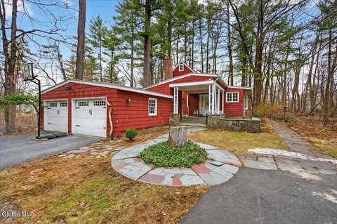 32 Slingerlands St, Slingerlands, NY 12159